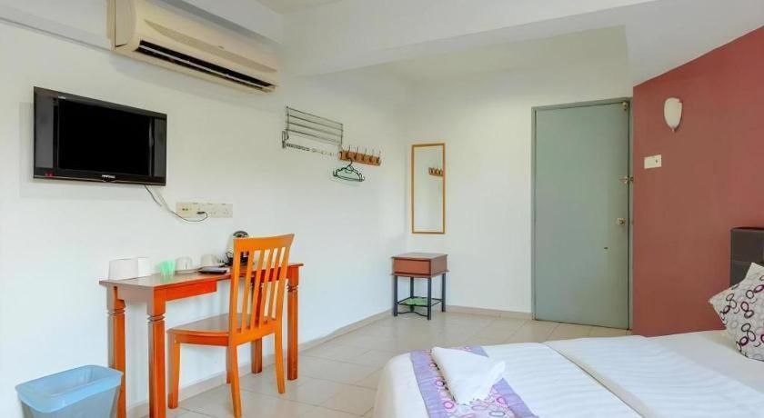 Oyo 89874 Gs Golden Star Hotel Seri Kembangan Exterior photo
