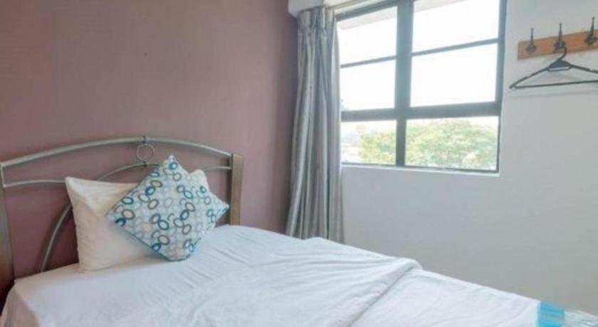 Oyo 89874 Gs Golden Star Hotel Seri Kembangan Exterior photo