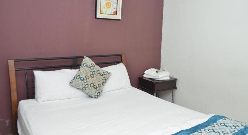 Oyo 89874 Gs Golden Star Hotel Seri Kembangan Exterior photo